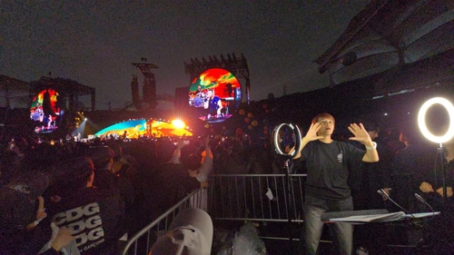 Coldplay的首爾演唱會，得益於手語口譯，聽障者也能享受。