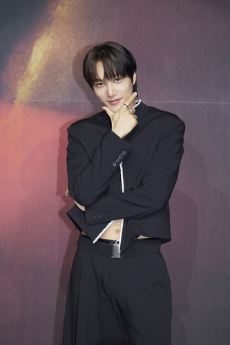 EXO的KAI，新專輯《Weight On Me》... 